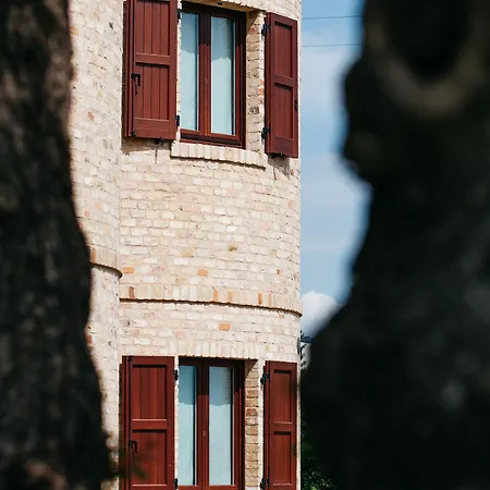 Moretti Village - Sophie Lantställe *