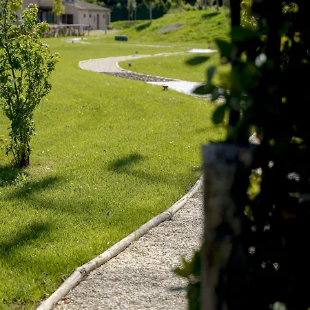 Moretti Village - Sophie Lantställe